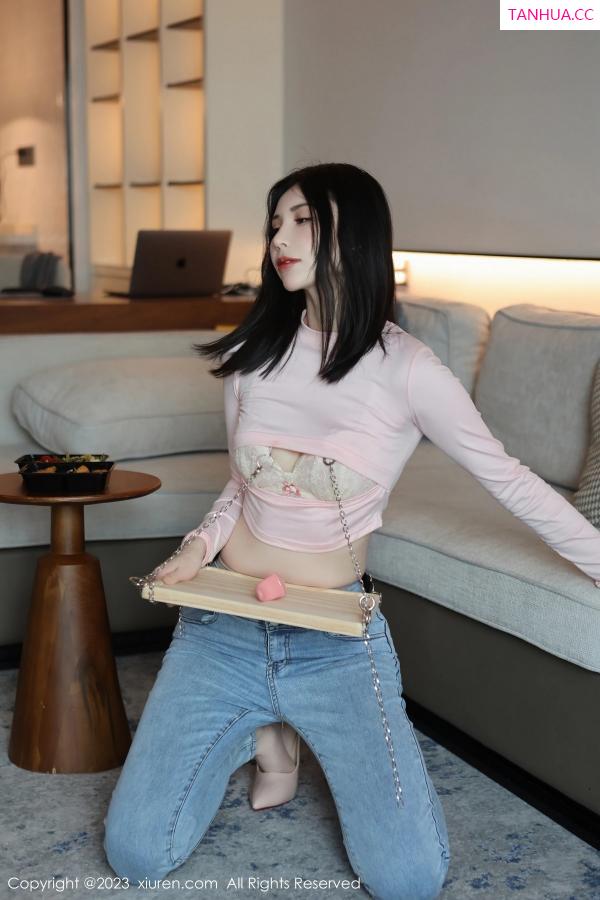   [XiuRen]高清写真图 2023.06.29 No.6992 王曼柔 牛仔裤美腿第16张图片